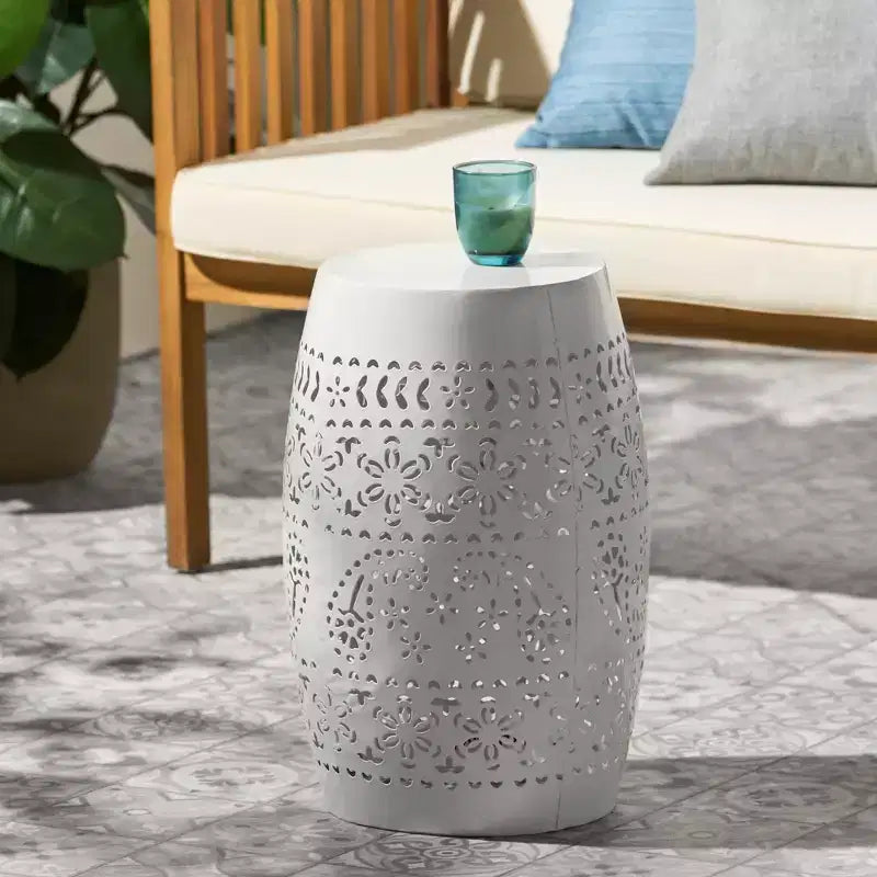 Table d'appoint sculpturale en métal, avec découpes en dentelle, pour patio, jardin, salon, arrière-cour, 12,25*12,25*18