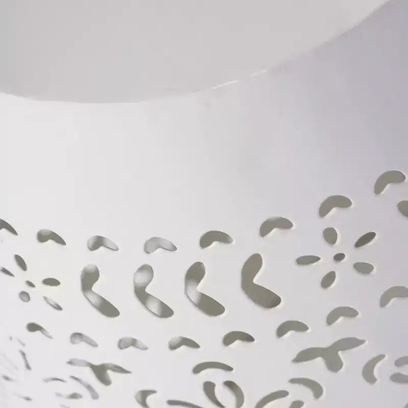 Table d'appoint sculpturale en métal, avec découpes en dentelle, pour patio, jardin, salon, arrière-cour, 12,25*12,25*18