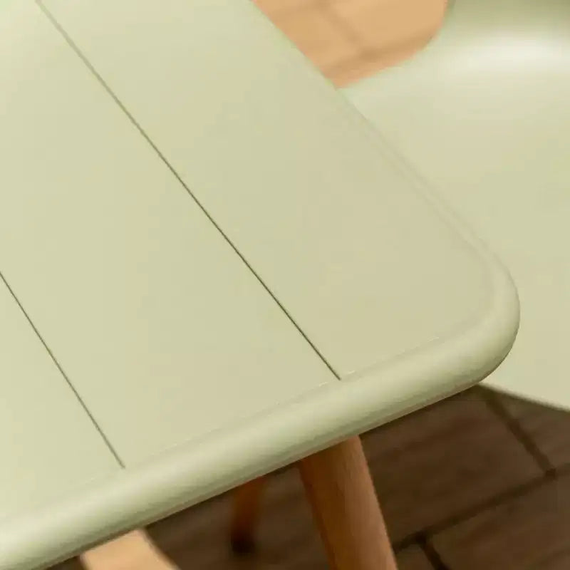 Table de bistrot de patio avec pieds en résine recyclée et finition teck, verte